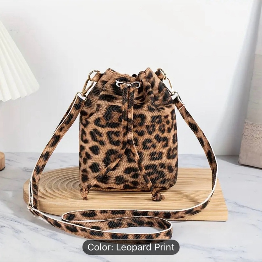 Chic Leopard Print Mini Bucket Bag - Picture 1 of 3